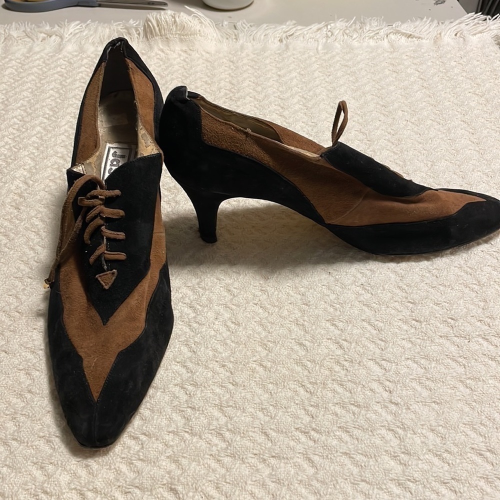 VINTAGE jasmine black/Brown suede cut design on semi pointed toe- laced heels - Picture 4 of 9
